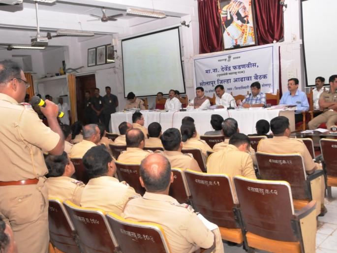 Government lawyers and police should coordinate to increase criminality: Chief Minister | गुन्हे सिध्दतेचे प्रमाण वाढविण्यासाठी सरकारी वकील व पोलीसांनी समन्वयाने काम करावे : मुख्यमंत्री Government lawyers and police should coordinate to increase criminality: Chief Minister | गुन्हे सिध्दतेचे प्रमाण वाढविण्यासाठी सरकारी वकील व पोलीसांनी समन्वयाने काम करावे : मुख्यमंत्री