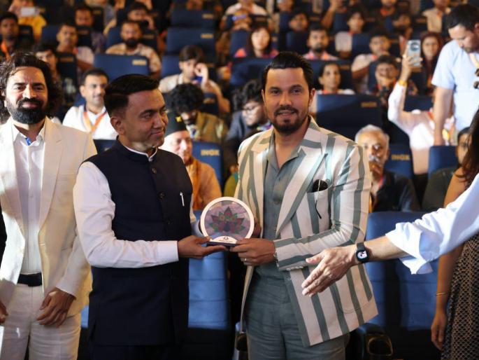 spontaneous response to the movie swatantraveer savarkar in iffi and appreciation of artists by cm pramod sawant | स्वातंत्र्यवीर सावरकर चित्रपटाला उत्स्फूर्त प्रतिसाद; मुख्यमंत्री प्रमोद सावंत यांच्याकडून कलाकारांचे कौतुक spontaneous response to the movie swatantraveer savarkar in iffi and appreciation of artists by cm pramod sawant | स्वातंत्र्यवीर सावरकर चित्रपटाला उत्स्फूर्त प्रतिसाद; मुख्यमंत्री प्रमोद सावंत यांच्याकडून कलाकारांचे कौतुक