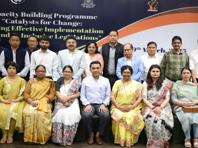 make efforts to implement schemes for women cm pramod sawant guidance at the district collector workshop | महिलांसाठीच्या योजना राबवण्यासाठी प्रयत्न करा; CM सावंत यांचे जिल्हाधिकाऱ्यांच्या कार्यशाळेत मार्गदर्शन