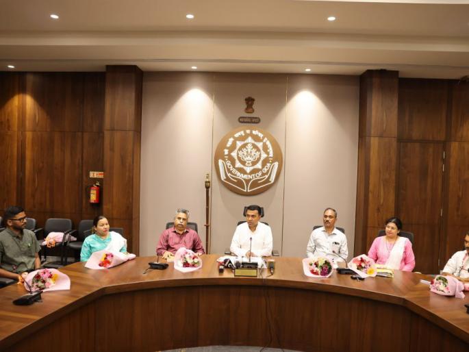 stop extorting money under the guise of fees complain in writing will take action said cm pramod sawant | 'फी'च्या नावाखाली पैसे उकळणे बंद करा, लेखी तक्रार करा; कारवाई करू: मुख्यमंत्री stop extorting money under the guise of fees complain in writing will take action said cm pramod sawant | 'फी'च्या नावाखाली पैसे उकळणे बंद करा, लेखी तक्रार करा; कारवाई करू: मुख्यमंत्री
