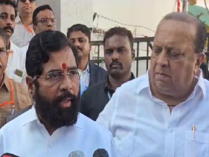A Konkani will not use a man, he will give him work, Chief Minister Eknath Shinde attack on the Thackeray group | कोकणी माणसाला वापरून घेणार नाही, काम देणार; मुख्यमंत्री शिंदे यांचा ठाकरे गटाला टोला A Konkani will not use a man, he will give him work, Chief Minister Eknath Shinde attack on the Thackeray group | कोकणी माणसाला वापरून घेणार नाही, काम देणार; मुख्यमंत्री शिंदे यांचा ठाकरे गटाला टोला