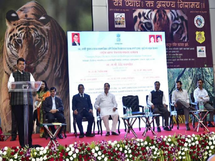 The workers who fight for the rights of the customers are 'customer warriors' - Chief Minister | ग्राहकांच्या हक्कासाठी लढा देणारे कार्यकर्ते हे ‘ग्राहक योद्धे’ - मुख्यमंत्री The workers who fight for the rights of the customers are 'customer warriors' - Chief Minister | ग्राहकांच्या हक्कासाठी लढा देणारे कार्यकर्ते हे ‘ग्राहक योद्धे’ - मुख्यमंत्री