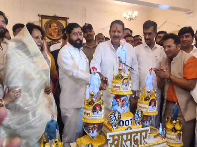 Chief Minister Eknath Shinde took Udayan Raje Bhosale's meeting | मुख्यमंत्री एकनाथ शिंदे यांनी घेतली उदयनराजेंची भेट, वाढदिवसानिमित्त दिल्या शुभेच्छा Chief Minister Eknath Shinde took Udayan Raje Bhosale's meeting | मुख्यमंत्री एकनाथ शिंदे यांनी घेतली उदयनराजेंची भेट, वाढदिवसानिमित्त दिल्या शुभेच्छा