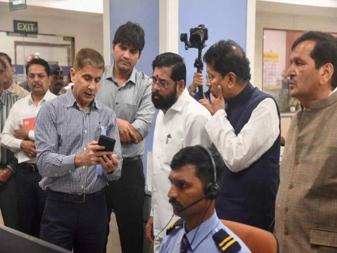 Close look at five thousand places in Mumbai review of the situation by the CM Shinde | मुंबईतील पाच हजार ठिकाणांवर बारीक लक्ष; मुख्यमंत्र्यांकडून परिस्थितीचा आढावा Close look at five thousand places in Mumbai review of the situation by the CM Shinde | मुंबईतील पाच हजार ठिकाणांवर बारीक लक्ष; मुख्यमंत्र्यांकडून परिस्थितीचा आढावा