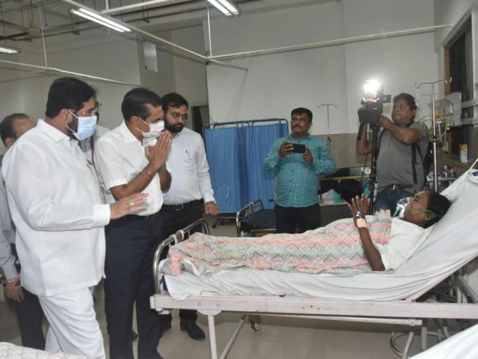 cm eknath shinde visit and inquired about the injured in goregaon fire accident | मुख्यमंत्र्यांनी केली गोरेगावच्या आग दुर्घटनेतील जखमींची विचारपूस; दिला धीर cm eknath shinde visit and inquired about the injured in goregaon fire accident | मुख्यमंत्र्यांनी केली गोरेगावच्या आग दुर्घटनेतील जखमींची विचारपूस; दिला धीर