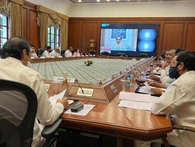 cm uddhav thackeray back on work online attended cabinet meeting after operation corona vaccination schools | शस्त्रक्रियेनंतर मुख्यमंत्री पुन्हा 'ॲक्शन मोड'मध्ये; रुग्णालयातून 'कॅबिनेट'ला ऑनलाइन उपस्थिती
