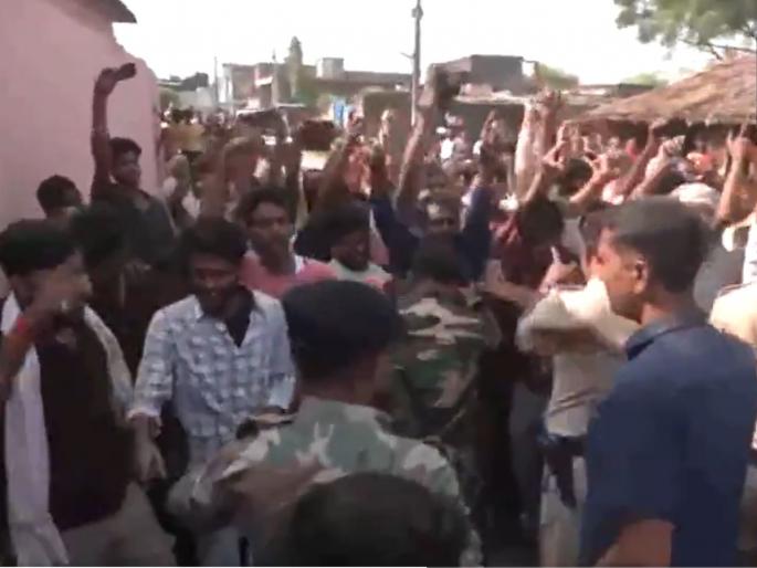 RJD Supporters Hurl Slippers, Surround Bihar Deputy CM Vijay Kumar Sinha Car In Lakhisarai | Bihar: "माझ्या वाहनावर दगड आणि शेण फेकले", जमावाने केलेल्या हल्ल्यावर उपमुख्यमंत्र्यांची प्रतिक्रिया