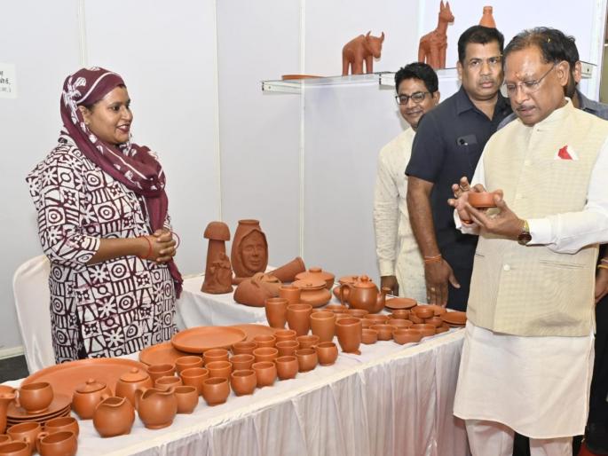 Chhattisgarh government is committed to give proper recognition to the art and labour of handicraftsmen says CM Vishnu Dev Sai | "कारागिरांना त्यांच्या कलाकृतीची योग्य किंमत मिळवून देण्यासाठी सरकार वचनबद्ध"; छत्तीसगडच्या मुख्यमंत्र्यांचे आश्वासन Chhattisgarh government is committed to give proper recognition to the art and labour of handicraftsmen says CM Vishnu Dev Sai | "कारागिरांना त्यांच्या कलाकृतीची योग्य किंमत मिळवून देण्यासाठी सरकार वचनबद्ध"; छत्तीसगडच्या मुख्यमंत्र्यांचे आश्वासन