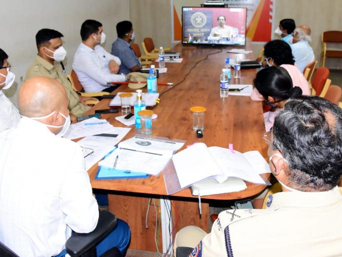 Funding for Kolhapur will not be reduced: Chief Minister, carry out the Chase the Virus campaign on a war footing | कोल्हापूरसाठी निधी कमी पडू देणार नाही : मुख्यमंत्री, चेस द व्हयरस मोहीम युद्ध पातळीवर राबवा