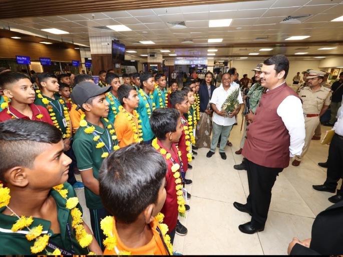 Gadchiroli students' historic flight to ISRO, CM wishes students | गडचिरोलीच्या विद्यार्थ्यांचे 'इस्रो'ला ऐतिहासिक उड्डाण, मुख्यमंत्र्यांकडून विद्यार्थ्यांना शुभेच्छा