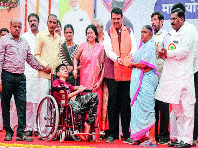 This is Shivrajya's mantra, Chief Minister Devendra Fadnavis's rendering of state ryate | राज्य रयतेचे हा शिवरायांचा मूलमंत्र, मुख्यमंत्री देवेंद्र फडणवीसांचे प्रतिपादन This is Shivrajya's mantra, Chief Minister Devendra Fadnavis's rendering of state ryate | राज्य रयतेचे हा शिवरायांचा मूलमंत्र, मुख्यमंत्री देवेंद्र फडणवीसांचे प्रतिपादन