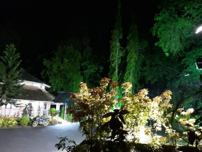 Construction minister Chandrakant Patil's stay, officials escape sweat | सावंतवाडीला पोहोचलेच नाहीत, कणकवलीतच अडकले बांधकाममंत्री Construction minister Chandrakant Patil's stay, officials escape sweat | सावंतवाडीला पोहोचलेच नाहीत, कणकवलीतच अडकले बांधकाममंत्री