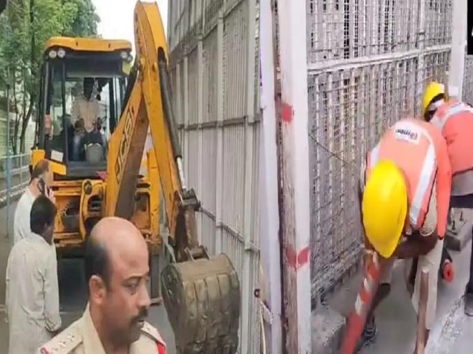 Telangana Assembly Election:Revanth Reddy kept his word; A bulldozer was driven at the Chief Minister's residence before the swearing-in ceremony | रेवंत रेड्डींनी शब्द पाळला; शपथविधीपूर्वीच मुख्यमंत्र्यांच्या निवासस्थानावर चालवला बुलडोझर Telangana Assembly Election:Revanth Reddy kept his word; A bulldozer was driven at the Chief Minister's residence before the swearing-in ceremony | रेवंत रेड्डींनी शब्द पाळला; शपथविधीपूर्वीच मुख्यमंत्र्यांच्या निवासस्थानावर चालवला बुलडोझर