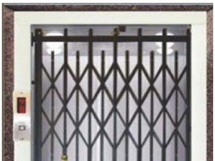 head stuck in lifts channel gate teenager died | 'तो' लिफ्टने कॅटरिंगचं सामान घेऊन जाता होता, चॅनल गेटमध्ये डोकं फसलं अन्
