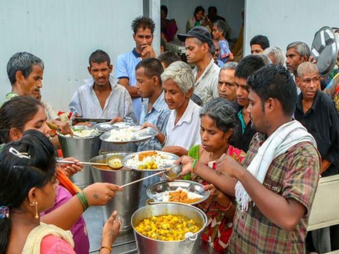 The grass of the poor in the throats of the leaders, strike the community kitchen | CoronaVirus News in Thane: गरिबांचे घास पुढाऱ्यांच्या घशात, कम्युनिटी किचनला हरताळ The grass of the poor in the throats of the leaders, strike the community kitchen | CoronaVirus News in Thane: गरिबांचे घास पुढाऱ्यांच्या घशात, कम्युनिटी किचनला हरताळ