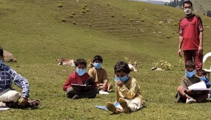 On ‘unlock learning’ paper; Affordability of tribal students | ‘अनलॉक लर्निंग’ कागदावर; आदिवासी विद्यार्थ्यांची परवड