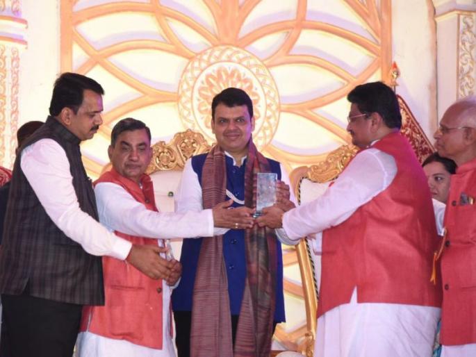 Jain community's major contributions to the economy, Chief Minister's rendering | देशाच्या अर्थव्यवस्थेत जैन समुदायाचे मोठे योगदान, मुख्यमंत्र्यांचे प्रतिपादन Jain community's major contributions to the economy, Chief Minister's rendering | देशाच्या अर्थव्यवस्थेत जैन समुदायाचे मोठे योगदान, मुख्यमंत्र्यांचे प्रतिपादन