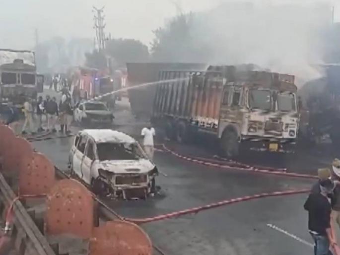Massive collision between LPG and CNG trucks near petrol pump, many vehicles set on fire, 5 killed In Rajasthan | पेट्रोल पंपाजवळ एलपीजी आणि सीएनजी ट्रकमध्ये भीषण धडक, अनेक वाहनांना आग, ५ जणांचा मृत्यू Massive collision between LPG and CNG trucks near petrol pump, many vehicles set on fire, 5 killed In Rajasthan | पेट्रोल पंपाजवळ एलपीजी आणि सीएनजी ट्रकमध्ये भीषण धडक, अनेक वाहनांना आग, ५ जणांचा मृत्यू