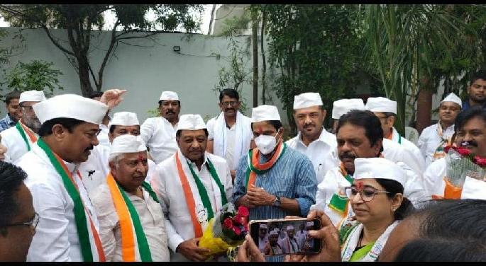 BJP president dr shirish gode joined congress in Wardha | वर्ध्यात राजकीय खळबळ, भाजप जिल्हाध्यक्षांचा काँग्रेसमध्ये प्रवेश BJP president dr shirish gode joined congress in Wardha | वर्ध्यात राजकीय खळबळ, भाजप जिल्हाध्यक्षांचा काँग्रेसमध्ये प्रवेश