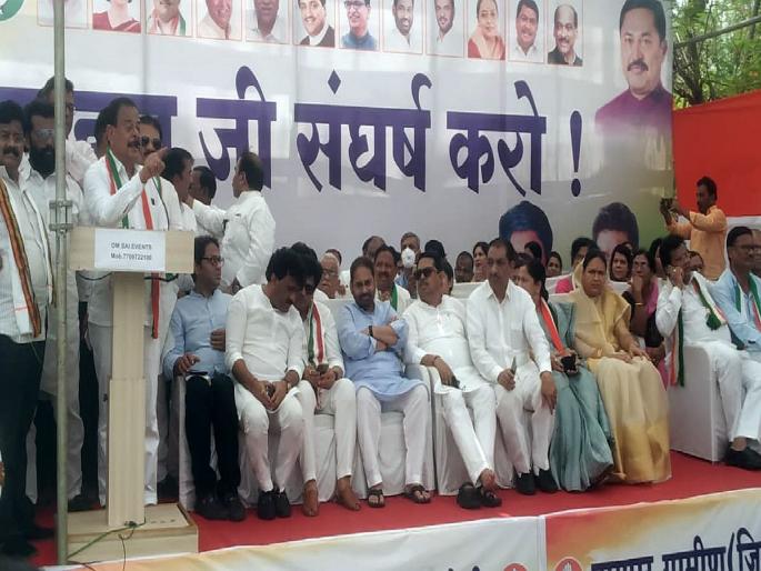 congress sit-in protest outside at ED office nagpur under the leadership of energy minister nitin raut | जब जब मोदी डरता है, ईडी सामने करता है; नागपुरात काँग्रेसचे आंदोलन, जोरदार घोषणाबाजी congress sit-in protest outside at ED office nagpur under the leadership of energy minister nitin raut | जब जब मोदी डरता है, ईडी सामने करता है; नागपुरात काँग्रेसचे आंदोलन, जोरदार घोषणाबाजी