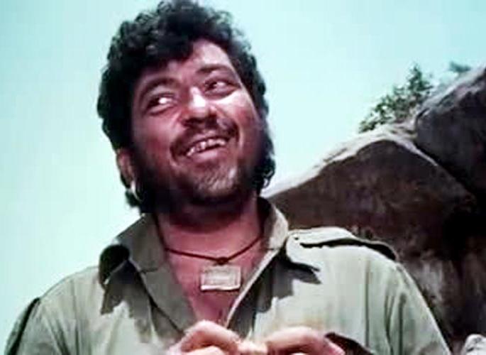 Gobar Amjad Khan had brought the set on two sets of buffaloes as he did not get tea during the shooting of Sholay. | ‘शोले’च्या शूटिंगवेळी चहा मिळाला नसल्याने गब्बर अमजद खानने सेटवर आणल्या होत्या चक्क दोन म्हशी! Gobar Amjad Khan had brought the set on two sets of buffaloes as he did not get tea during the shooting of Sholay. | ‘शोले’च्या शूटिंगवेळी चहा मिळाला नसल्याने गब्बर अमजद खानने सेटवर आणल्या होत्या चक्क दोन म्हशी!