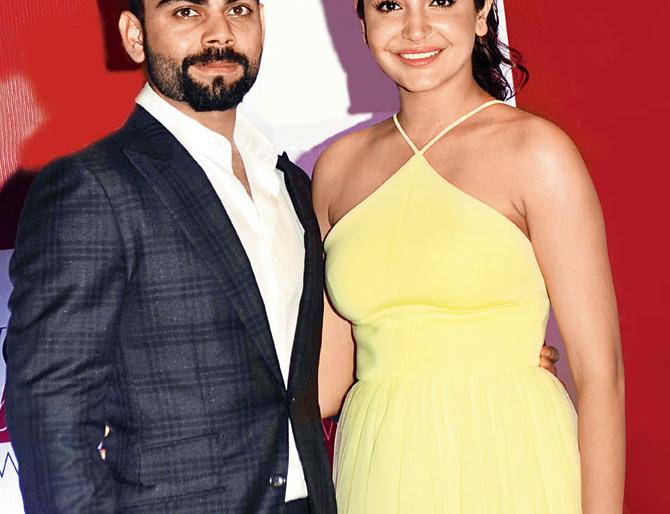 Virat Anushka met in Bangalore ... | बँगलोरमध्ये भेटले विराट-अनुष्का... Virat Anushka met in Bangalore ... | बँगलोरमध्ये भेटले विराट-अनुष्का...