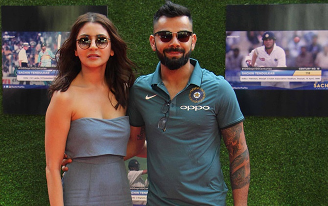 Virat Kohli celebrated his 34th century with wife Anushka Sharma | विराट कोहलीने ३४ वे शतक झळकविताच पत्नी अनुष्का शर्माने पतीचे असे केले कौतुक! Virat Kohli celebrated his 34th century with wife Anushka Sharma | विराट कोहलीने ३४ वे शतक झळकविताच पत्नी अनुष्का शर्माने पतीचे असे केले कौतुक!