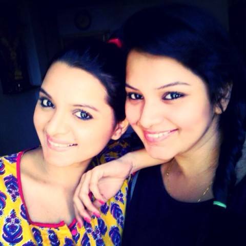 Off screen sisters | ऑफ स्क्रिन बहिणी