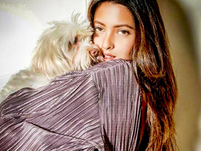 Riya Sen's paternal grandmother was caught by thieves; Police filed a complaint, 50 thousand prizes were announced! | रिया सेनच्या पाळीव कुत्र्याला चोरट्यांनी पळविले; पोलिसांत तक्रार दाखल, ५० हजारांचे बक्षीसही केले जाहीर! Riya Sen's paternal grandmother was caught by thieves; Police filed a complaint, 50 thousand prizes were announced! | रिया सेनच्या पाळीव कुत्र्याला चोरट्यांनी पळविले; पोलिसांत तक्रार दाखल, ५० हजारांचे बक्षीसही केले जाहीर!