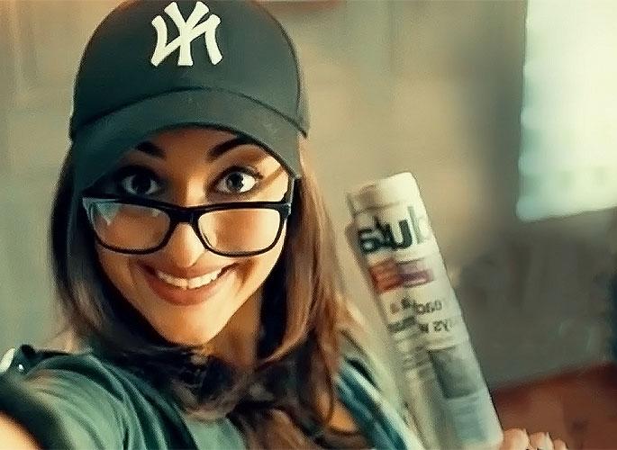 Trailer Launch: Wonderful Look at 'Noor' | Trailer Launch : वेंधळ्या ‘नूर’चा पहा हटके अंदाज... Trailer Launch: Wonderful Look at 'Noor' | Trailer Launch : वेंधळ्या ‘नूर’चा पहा हटके अंदाज...