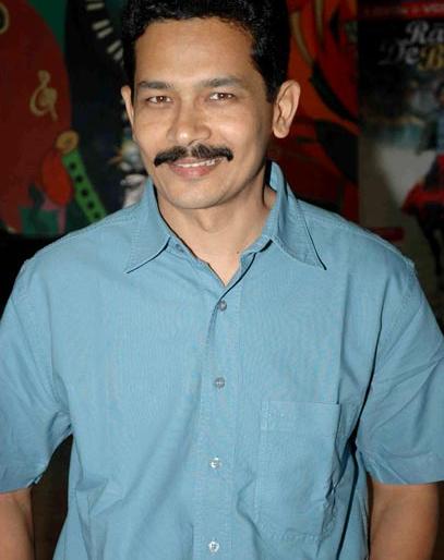 Atul bandit in Siddhartha's camera | सिद्धार्थच्या कॅमेऱ्यात अतुल बंदिस्त