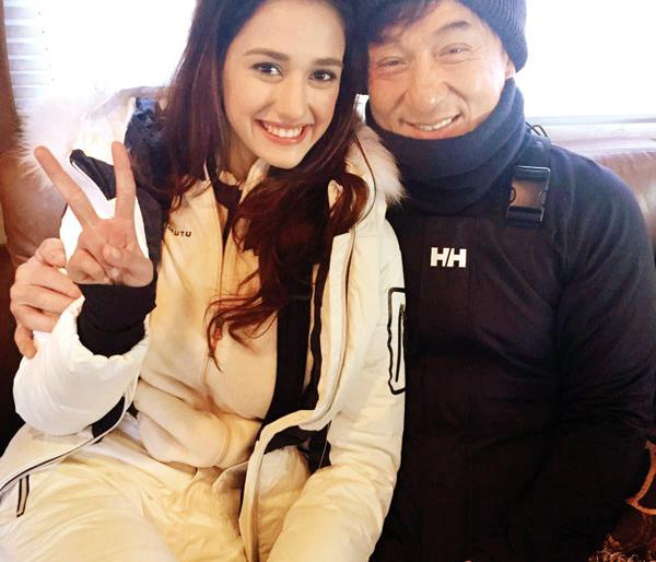 Jackie Chan impressed by direction! | जॅकी चॅन दिशामुळे प्रभावित! Jackie Chan impressed by direction! | जॅकी चॅन दिशामुळे प्रभावित!