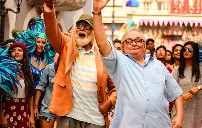 BOX OFFICE: The magic of Amitabh Bachchan and Rishi Kapoor; So many millions earned on the very first day! | BOX OFFICE : अमिताभ बच्चन आणि ऋषी कपूर या जोडीची चालली जादू; पहिल्याच दिवशी कमाविले इतके कोटी! BOX OFFICE: The magic of Amitabh Bachchan and Rishi Kapoor; So many millions earned on the very first day! | BOX OFFICE : अमिताभ बच्चन आणि ऋषी कपूर या जोडीची चालली जादू; पहिल्याच दिवशी कमाविले इतके कोटी!