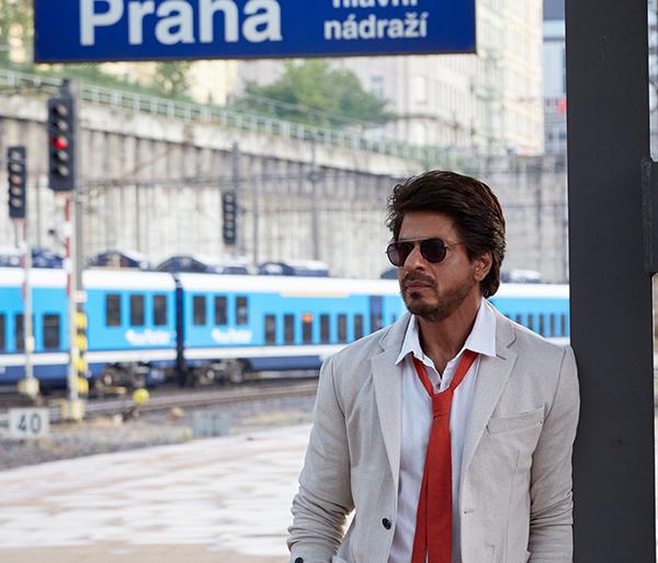 Shahrukh Khan is finally missing the kids? | ...अखेर शाहरूख खान मुलांना का करतोय मिस? Shahrukh Khan is finally missing the kids? | ...अखेर शाहरूख खान मुलांना का करतोय मिस?