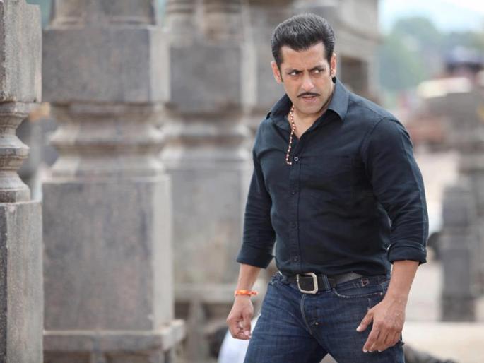 'Dabangg' Salman Khan will be seen in romance with three children's mother | तीन मुलांच्या आईसोबत रोमान्स करताना दिसणार ‘दबंग’ सलमान खान ! 'Dabangg' Salman Khan will be seen in romance with three children's mother | तीन मुलांच्या आईसोबत रोमान्स करताना दिसणार ‘दबंग’ सलमान खान !