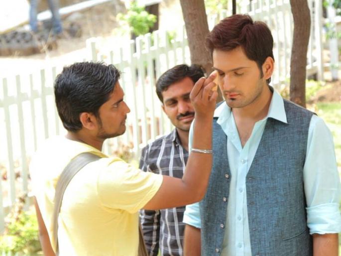Become Hero ... Make-up Man | व्हायचे होते हीरो...झाला मेकअपमॅन Become Hero ... Make-up Man | व्हायचे होते हीरो...झाला मेकअपमॅन