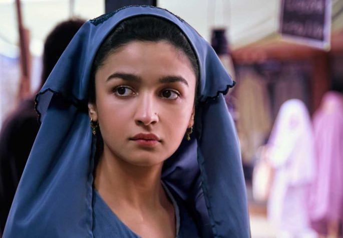 BOX OFFICE: Alia Bhatt's 'Razi' moves towards 100 crores; So many millions of earned! | BOX OFFICE : आलिया भट्टच्या ‘राजी’ची शंभर कोटींच्या दिशेने वाटचाल; आतापर्यंत कमाविले इतके कोटी!! BOX OFFICE: Alia Bhatt's 'Razi' moves towards 100 crores; So many millions of earned! | BOX OFFICE : आलिया भट्टच्या ‘राजी’ची शंभर कोटींच्या दिशेने वाटचाल; आतापर्यंत कमाविले इतके कोटी!!