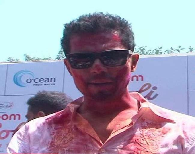Holi special: Ranchi Hooda started the carnage! | Holi special : भांग खाताच रणदीप हुड्डाला लागले गरगरायला!