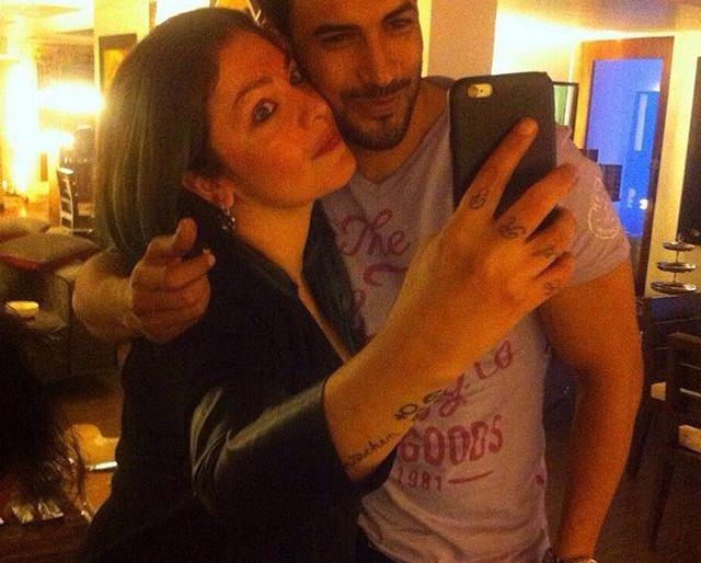 Pooja Bhatt love ?? | पूजा भट्ट प्रेमात?? Pooja Bhatt love ?? | पूजा भट्ट प्रेमात??