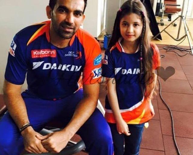 Zaheer-Harshali joint shoots for the shoot! | जहीर-हर्षाली जाहीरात शूटसाठी एकत्र! Zaheer-Harshali joint shoots for the shoot! | जहीर-हर्षाली जाहीरात शूटसाठी एकत्र!