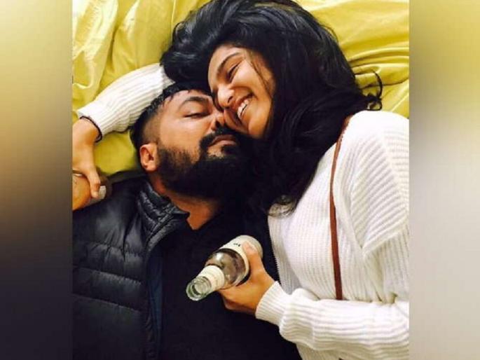 Anurag Kashyap appeared intimate with 'Girlfriend' Shubhra Shetty! | ‘गर्लफ्रेन्ड’ शुभ्रा शेट्टीसोबत इंटिमेट होताना दिसला अनुराग कश्यप! Anurag Kashyap appeared intimate with 'Girlfriend' Shubhra Shetty! | ‘गर्लफ्रेन्ड’ शुभ्रा शेट्टीसोबत इंटिमेट होताना दिसला अनुराग कश्यप!