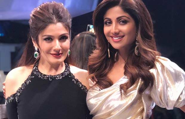 Akshay Kumar's ex-girlfriend Raveena Tandon and Shilpa Shetty came to the same platform, something happened! | अक्षयकुमारच्या एक्स गर्लफ्रेंड रविना टंडन अन् शिल्पा शेट्टी एकाच व्यासपीठावर आल्या असता काहीसे असे घडले! Akshay Kumar's ex-girlfriend Raveena Tandon and Shilpa Shetty came to the same platform, something happened! | अक्षयकुमारच्या एक्स गर्लफ्रेंड रविना टंडन अन् शिल्पा शेट्टी एकाच व्यासपीठावर आल्या असता काहीसे असे घडले!