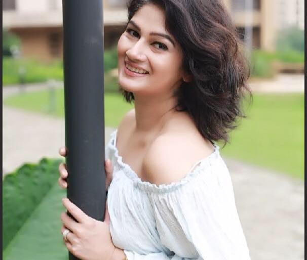 It seems so beautiful across the age of 40, is this the secret of the silk tiptoe fitness? | वयाची चाळीशी ओलांडूनही इतकी दिसते सुंदर, हे आहे रेशम टिपणीसच्या फिटनेसचे रहस्य? It seems so beautiful across the age of 40, is this the secret of the silk tiptoe fitness? | वयाची चाळीशी ओलांडूनही इतकी दिसते सुंदर, हे आहे रेशम टिपणीसच्या फिटनेसचे रहस्य?