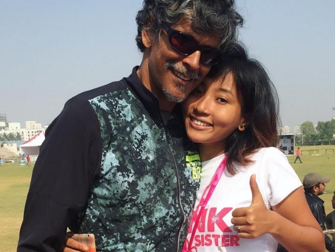 Milind Soman married himself half-girl girlfriends? | मिलिंद सोमण करणार स्वत:पेक्षा अर्ध्या वयाच्या गर्लफ्रेन्डशी लग्न?