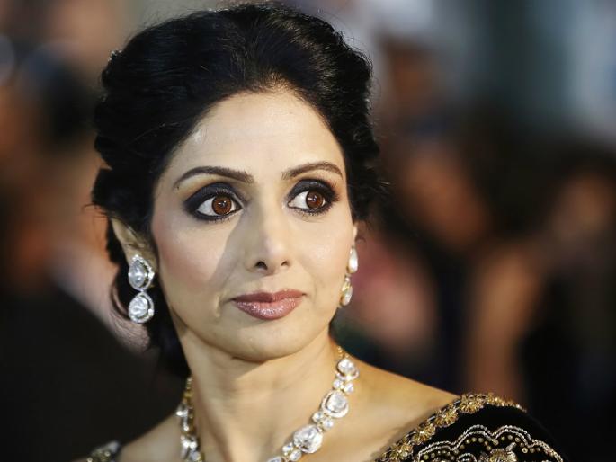 Sridevi has taken the lead of 'Bahubali2'! Read what the episode !! | ‘बाहुबली2’च्या दिग्दर्शकाला श्रीदेवीने असे घेतले फैलावर! वाचा काय आहे प्रकरण!! Sridevi has taken the lead of 'Bahubali2'! Read what the episode !! | ‘बाहुबली2’च्या दिग्दर्शकाला श्रीदेवीने असे घेतले फैलावर! वाचा काय आहे प्रकरण!!