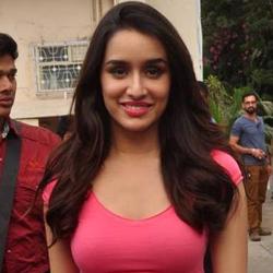 Shraddha says, 'PC always proves itself' | श्रद्धा म्हणते,‘ पीसी नेहमीच स्वत:ला सिद्ध करते ’