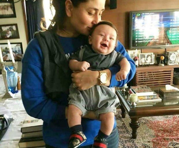 Kiran Kapoor gave 51 thousand rupees to Kinnar, who made the tiemur look! | तैमूरची दृष्ट काढणाऱ्या किन्नरला किरणा कपूरने दिले ५१ हजार रुपये! Kiran Kapoor gave 51 thousand rupees to Kinnar, who made the tiemur look! | तैमूरची दृष्ट काढणाऱ्या किन्नरला किरणा कपूरने दिले ५१ हजार रुपये!