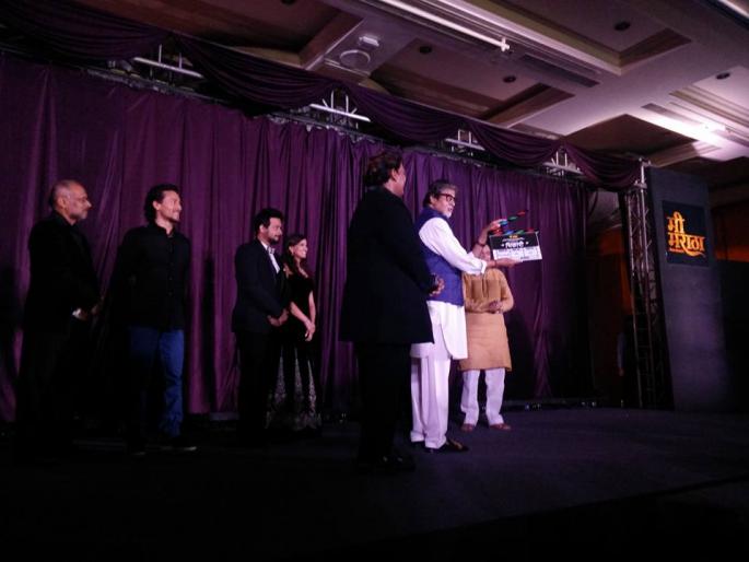 In the presence of Exclusive Big B, this movie is a muharut | Exclusive बिग बींच्या उपस्थितीत या मराठी चित्रपटाचा मुहूर्त In the presence of Exclusive Big B, this movie is a muharut | Exclusive बिग बींच्या उपस्थितीत या मराठी चित्रपटाचा मुहूर्त