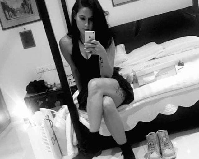 Hotness: Jackie Shroff's daughter Krishna showed 'Secret Tattoo' | Hotness : जॅकी श्रॉफची मुलगी कृष्णाने असा दाखविला ‘सीक्रेट टॅटू’