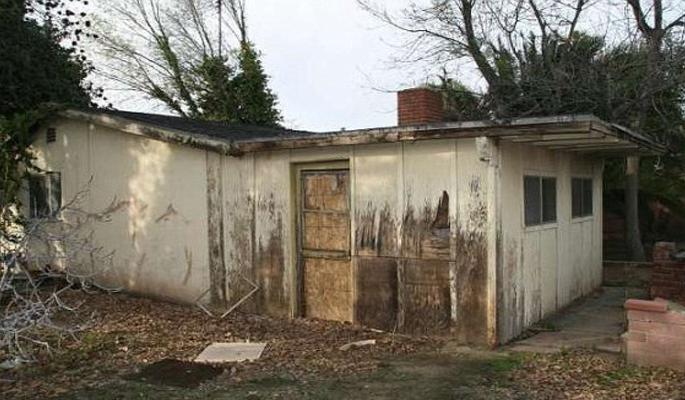 The cost of this damaged house is three crore | या पडक्या घराची किंमत तीन कोटी